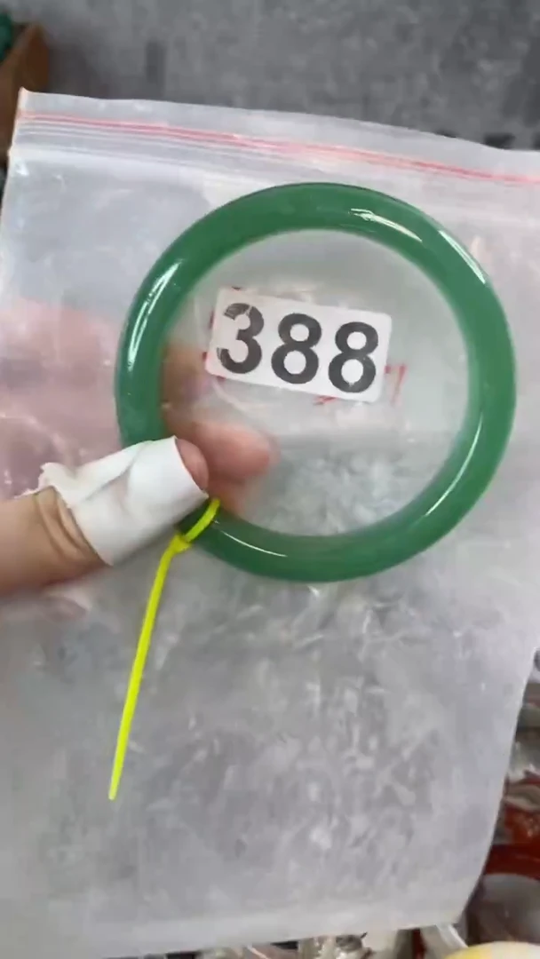 【闪购商品】石英质玉手镯未镶嵌6566+388