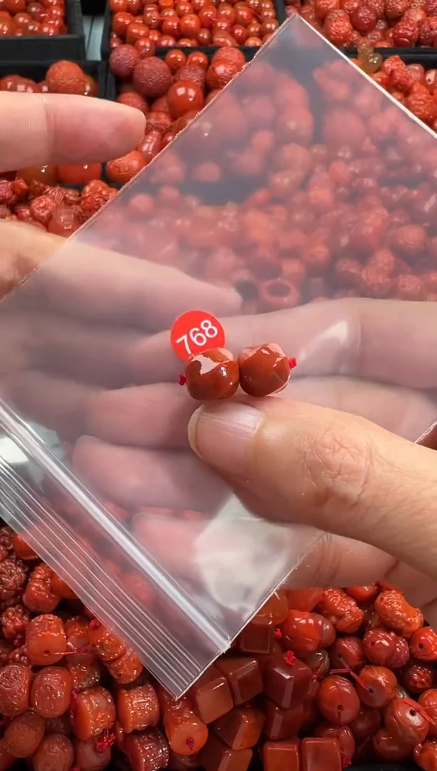南红玛瑙未镶嵌颈饰1