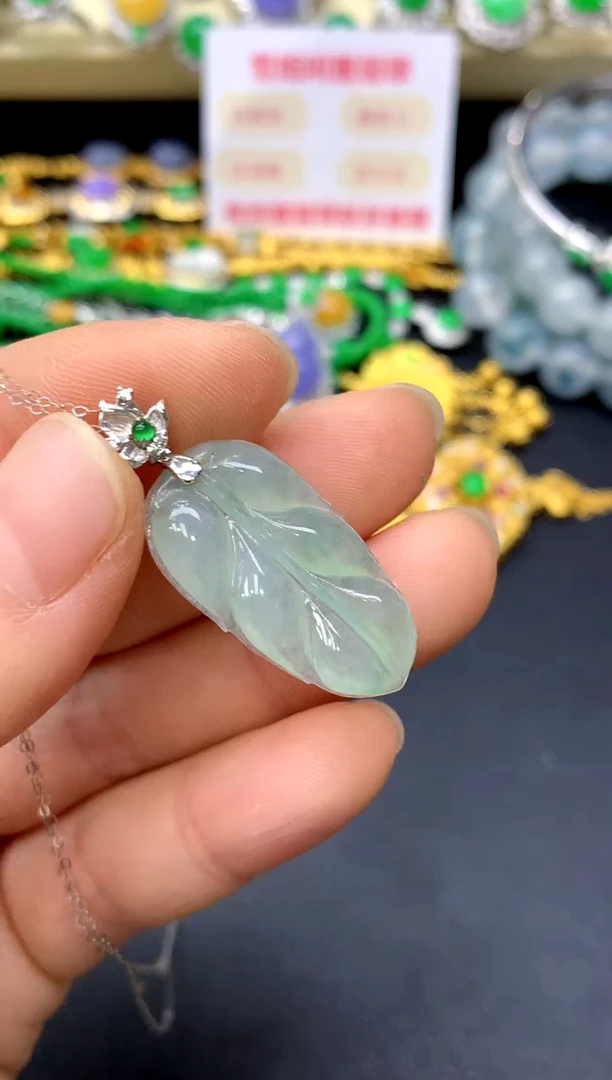 颈饰18K金镶嵌翡翠38-中国好珍宝