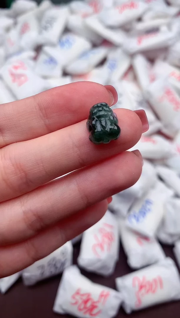 【闪购商品】翡翠颈饰未镶嵌一