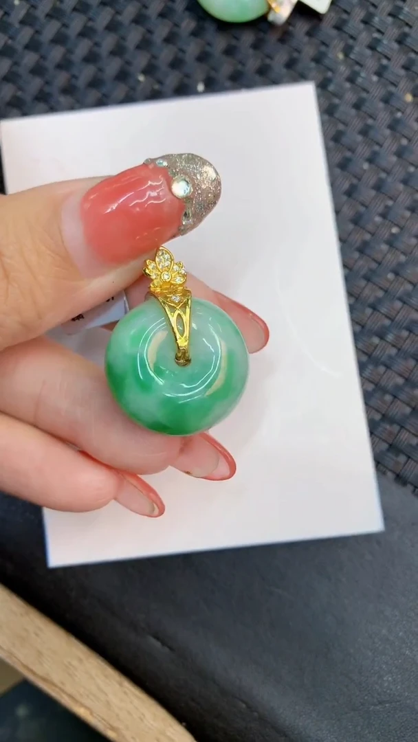 颈饰未镶嵌翡翠1