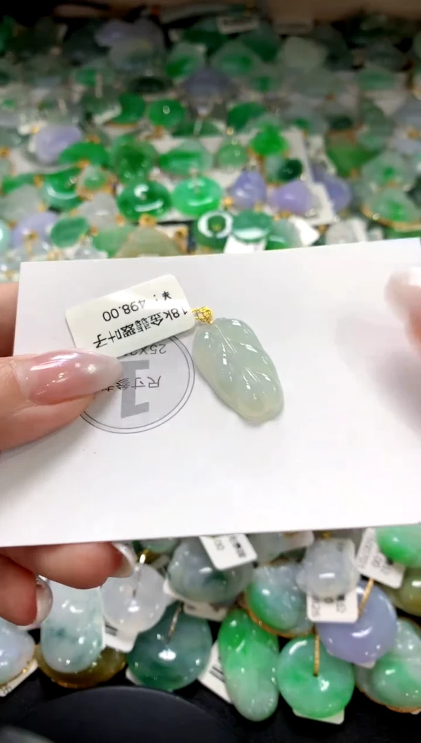 颈饰18K金镶嵌翡翠1111111111111111