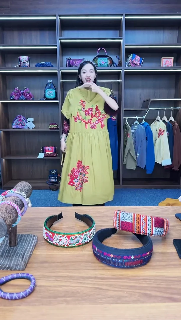 织绣A95蒙阿苏苗绣传承店