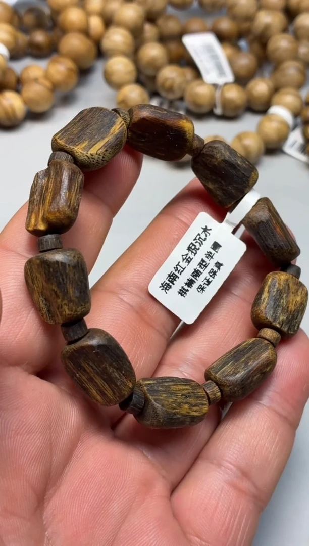 沉香手串 海南红金猊随型单圈沉水多样性发其一
