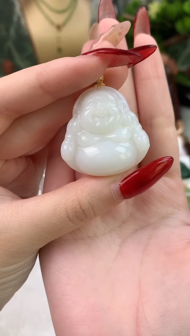 颈饰未镶嵌和田玉吊坠