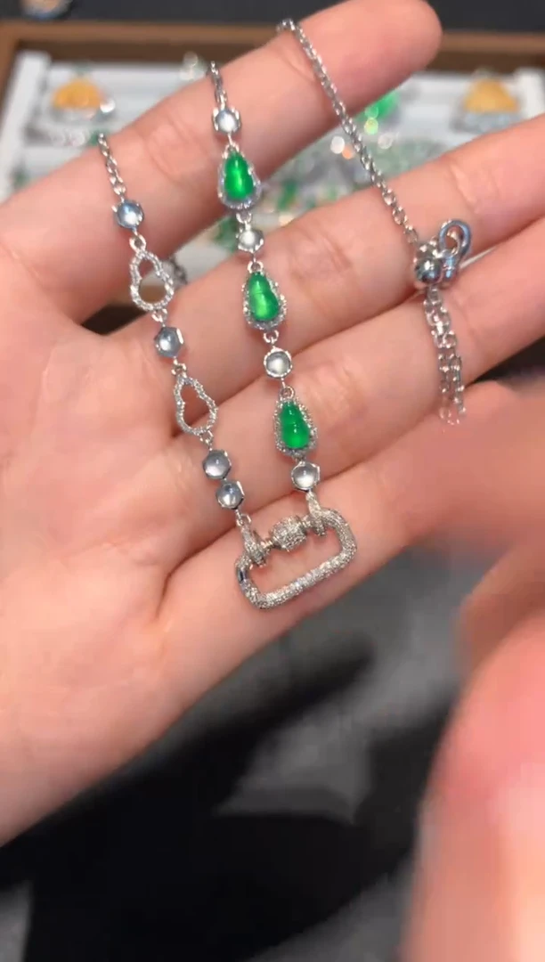 【闪购商品】翡翠套链18K金镶嵌17800