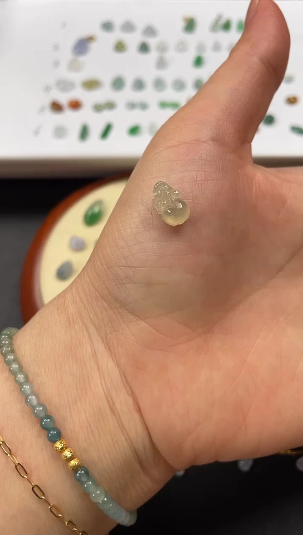 吊坠(不含链)18K金镶嵌翡翠一个JK705