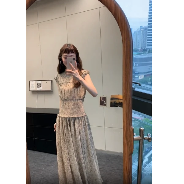 高级感时尚气质百搭显瘦圆领无袖连衣裙女2025夏季新款中长款裙子