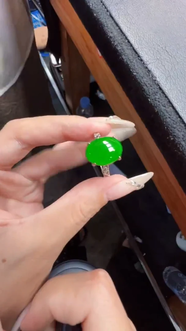 未镶嵌定制翡翠翡翠A货有轻微色差属于正常现象，戒指多样性发货1