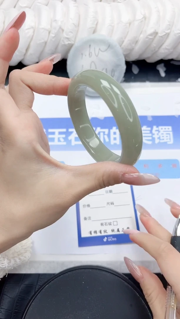 未镶嵌手镯石英质玉272-56.1