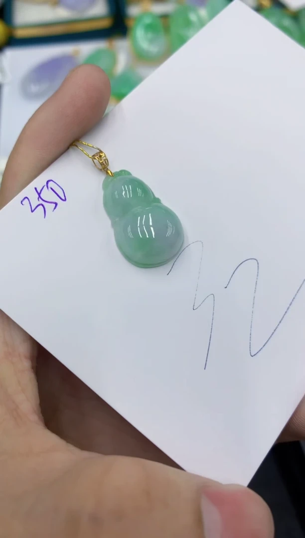 颈饰18K金镶嵌翡翠111111111111
