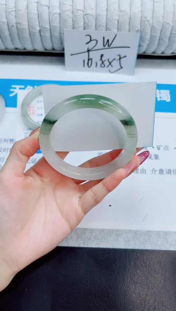 未镶嵌手镯石英质玉182/61.3