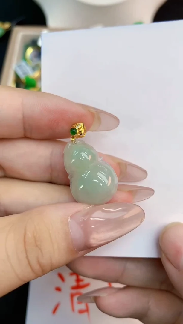 翡翠未镶嵌颈饰1