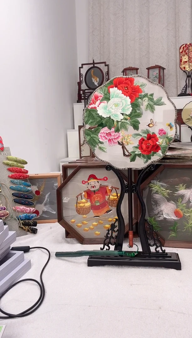 扇子苏绣作品手工团扇