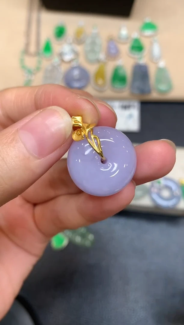 颈饰18K金镶嵌翡翠平安扣【无服务费