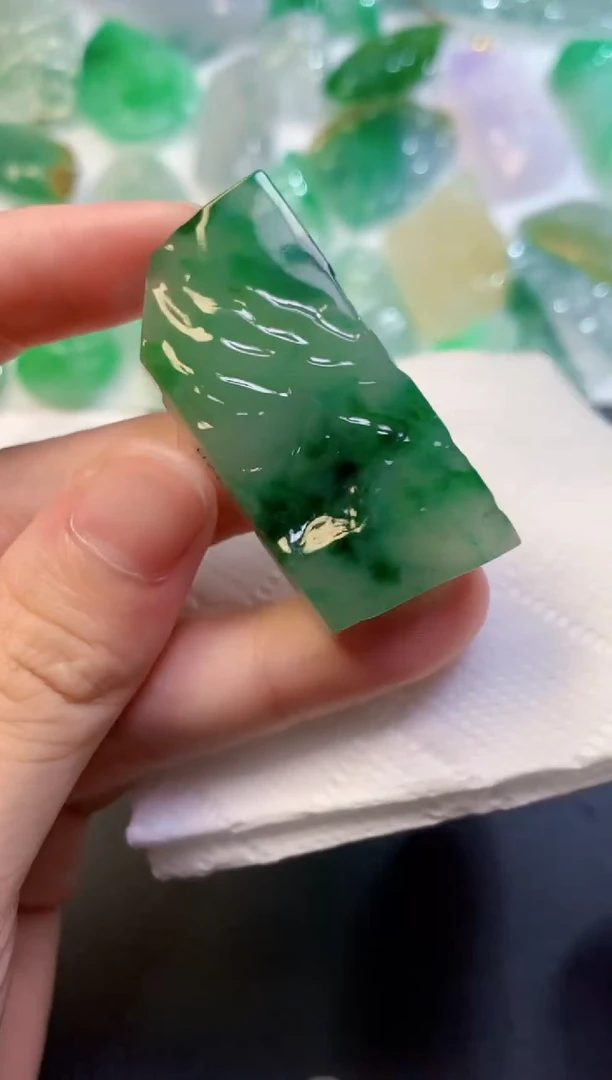 颈饰未镶嵌翡翠