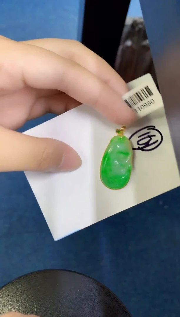 翡翠18K金镶嵌颈饰000000000