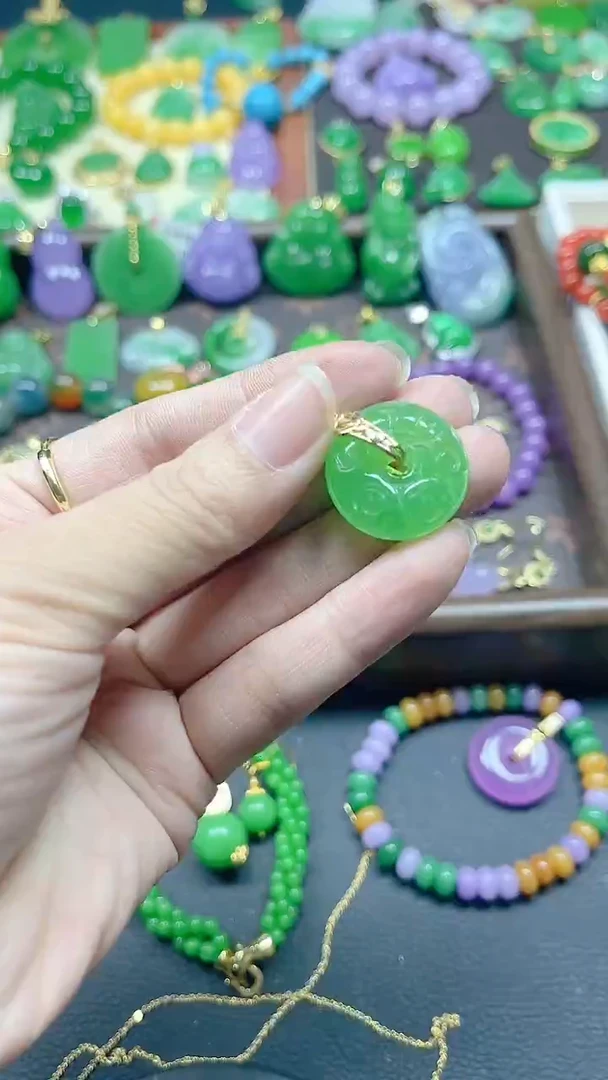 吊坠(赠链)14K金镶嵌翡翠雕刻平安扣绿