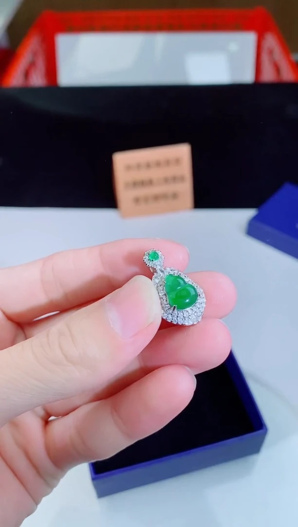 颈饰未镶嵌翡翠   ·