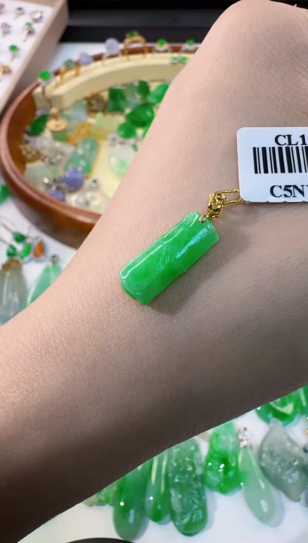 翡翠18K金镶嵌吊坠(不含链)缅甸A货翡翠