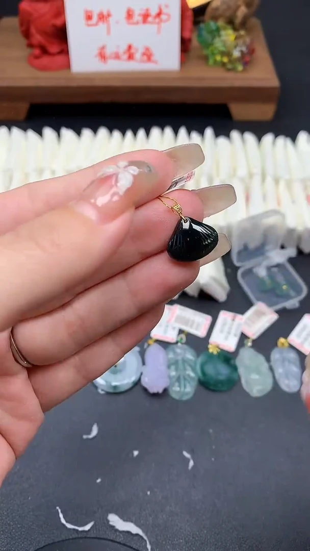 【闪购商品】翡翠吊坠(不含链)18K金镶嵌MS154794