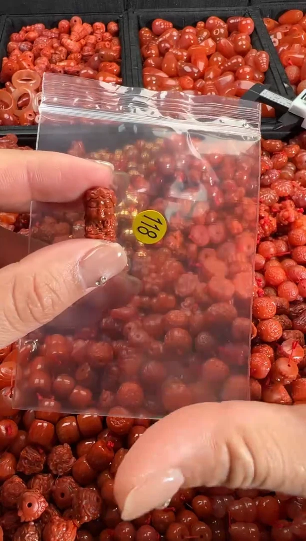 【闪购商品】南红玛瑙颈饰未镶嵌1