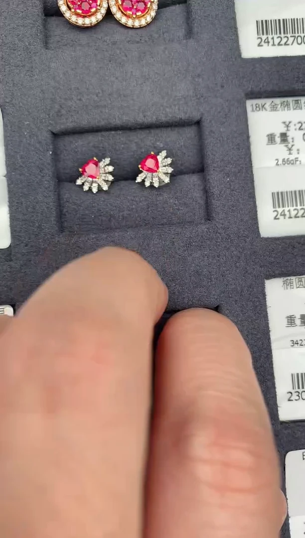 【闪购商品】红宝石耳钉18K金镶嵌50分红宝石耳钉