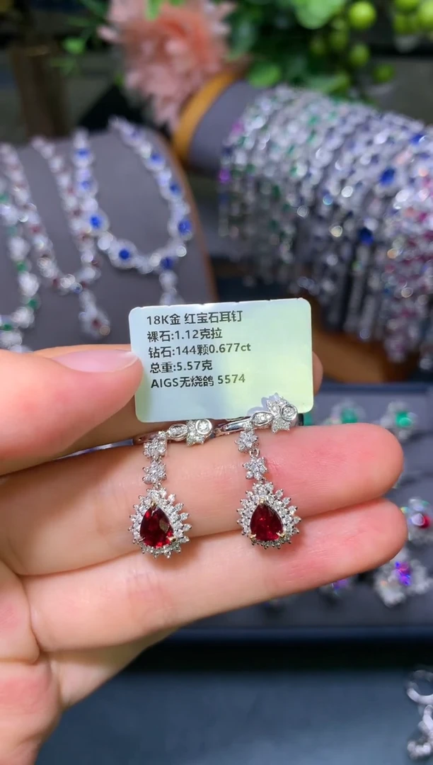 耳钉18K金镶嵌红宝石