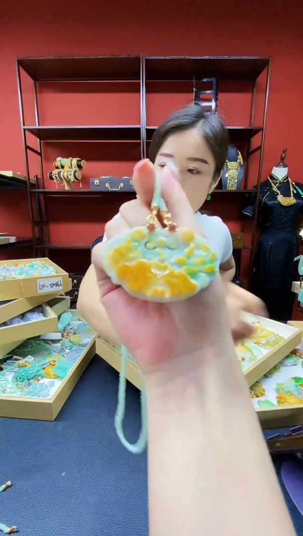 颈饰未镶嵌翡翠吊坠