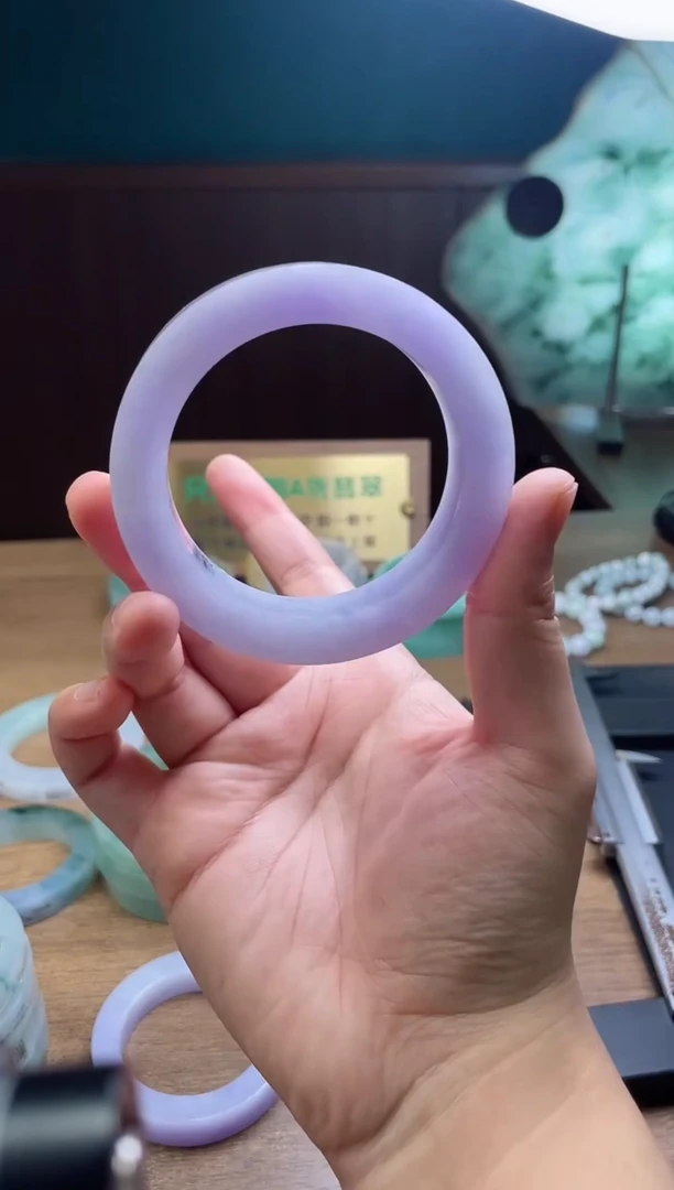 未镶嵌手镯定制翡翠甜**虹定制