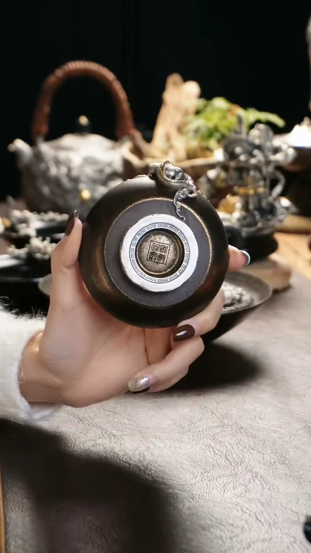 【闪购商品】境秋镀金貔貅黑陶杯