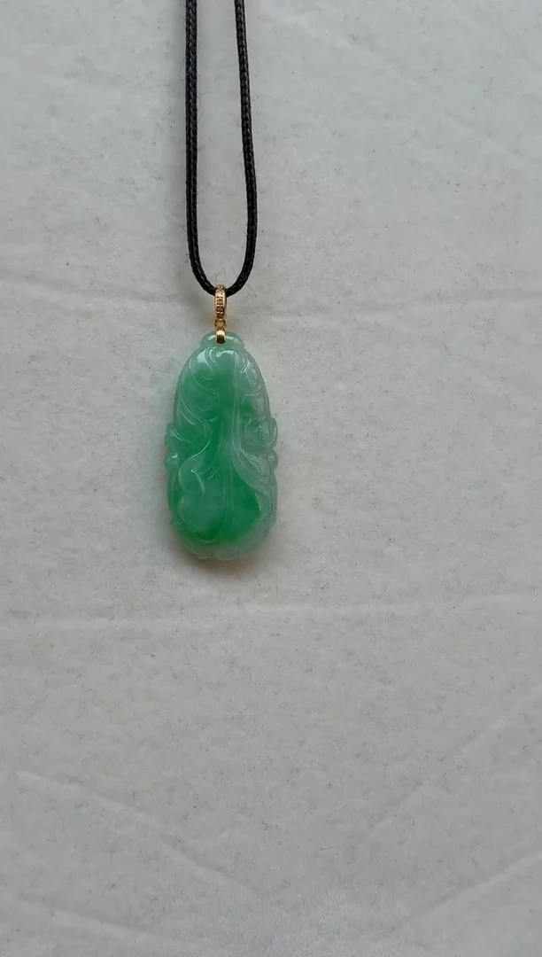 颈饰18K金镶嵌翡翠挂件