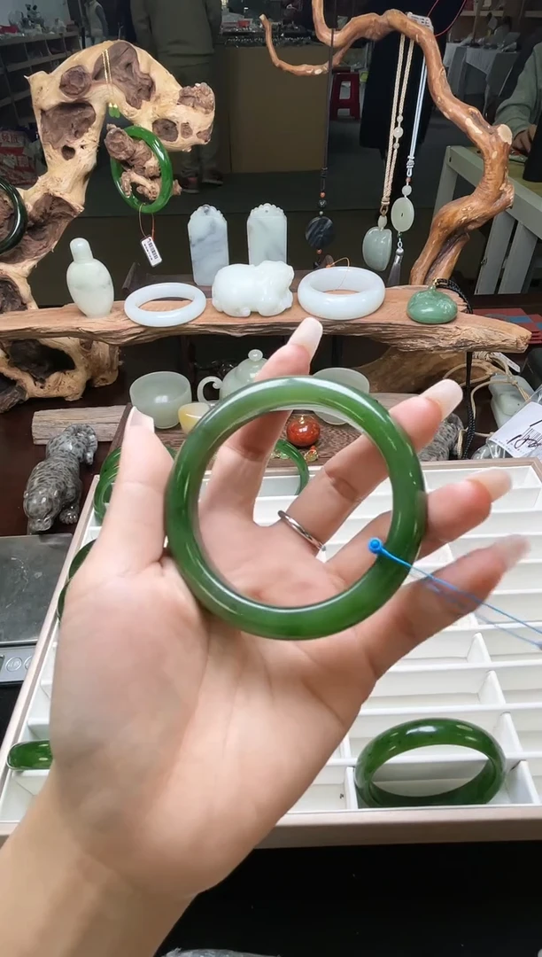 【闪购商品】和田玉手镯未镶嵌俄七冰底手镯58+圈