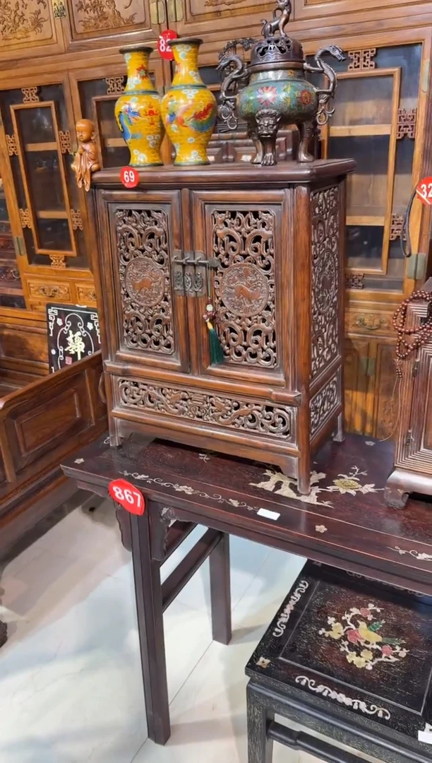 木黄花梨透雕麒麟圆角柜1980.8888