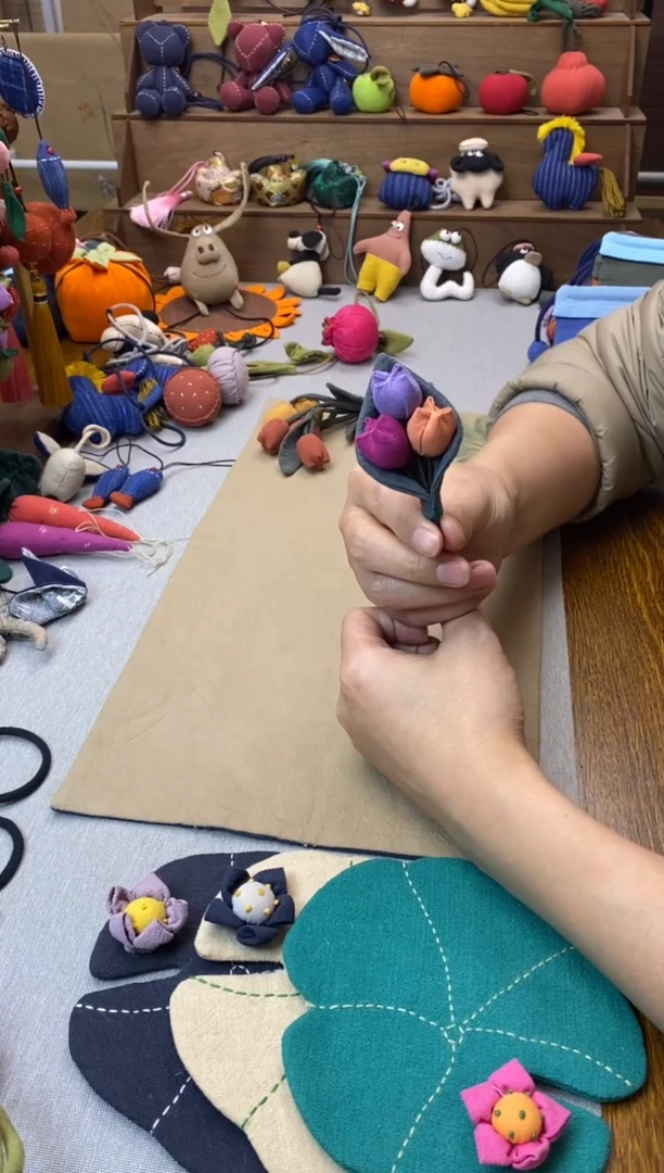 布艺 郁金香胸针