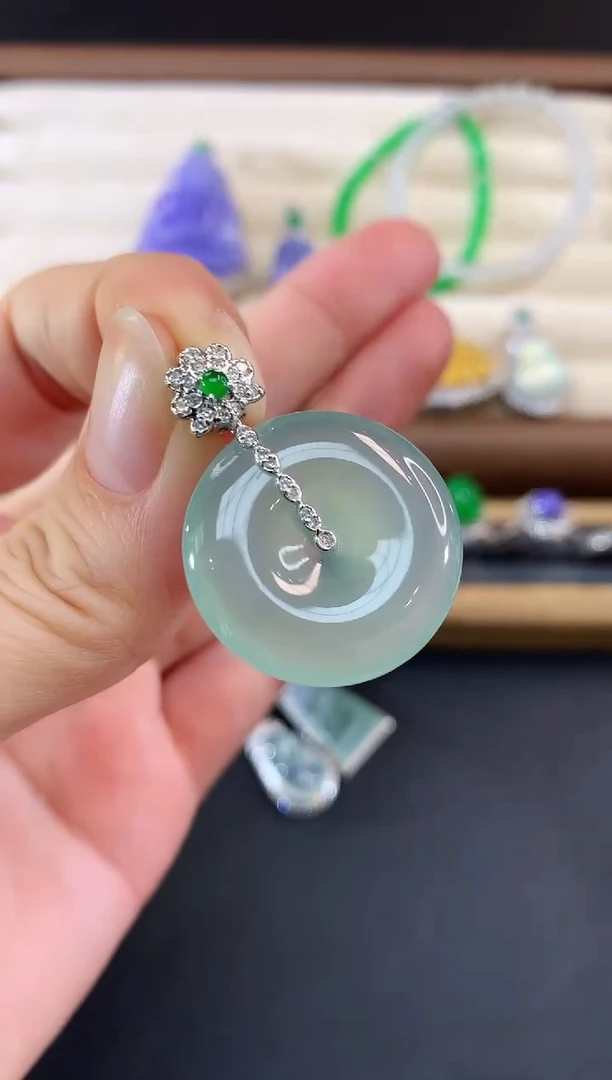 吊坠(不含链)18K金镶嵌翡翠35|7800