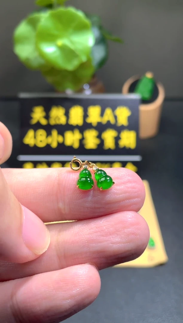 颈饰18K金镶嵌翡翠翡翠A货