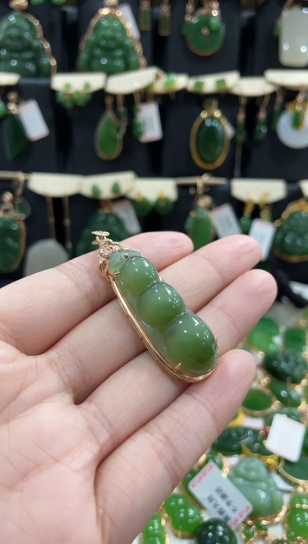 颈饰18K金镶嵌和田玉（碧玉）意*缘福豆