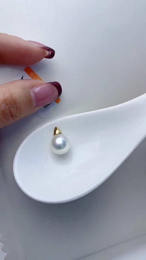 颈饰18K金镶嵌海水珍珠A29