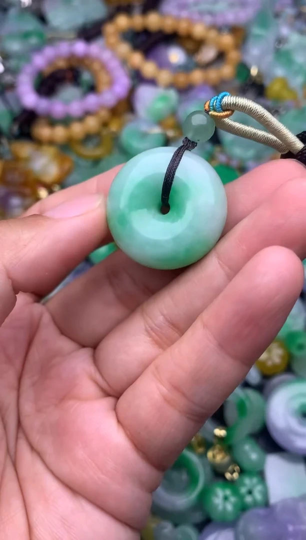 颈饰未镶嵌翡翠天然缅甸翡翠吊坠