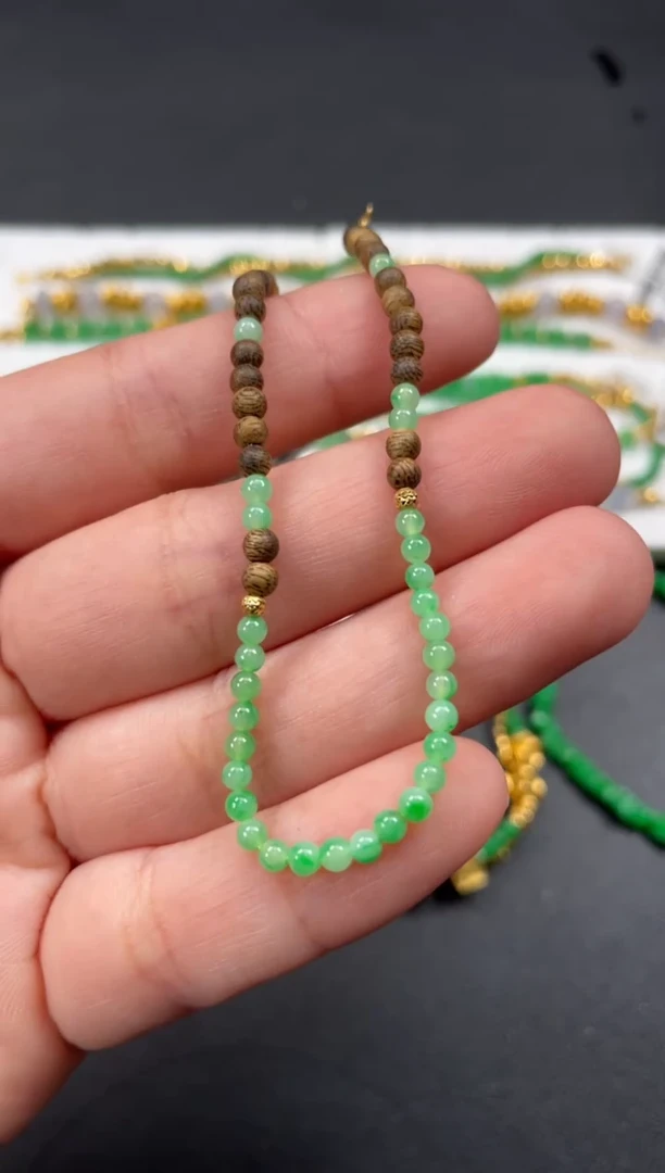 18K金镶嵌手链翡翠一条   P153