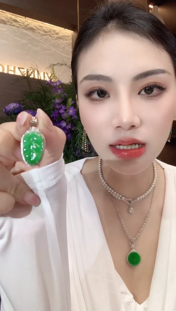 吊坠(不含链)18K金镶嵌翡翠A17