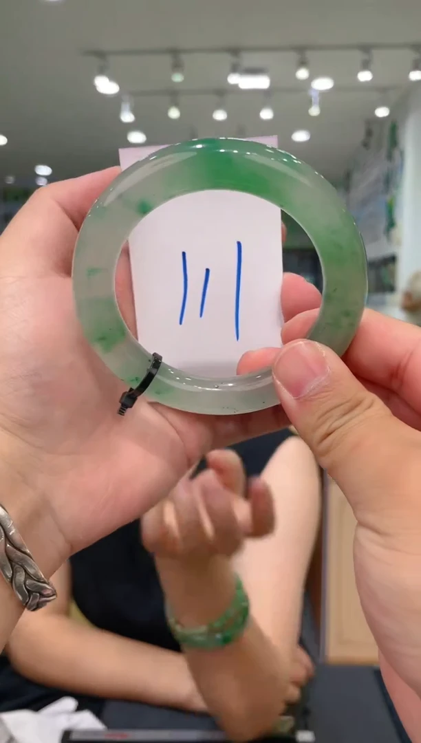 石英质玉（非洲翠）手镯未镶嵌天然冰飘花