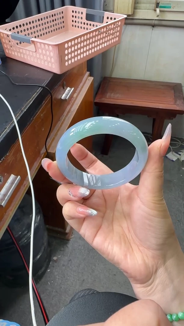 翡翠手镯未镶嵌翡翠手镯
