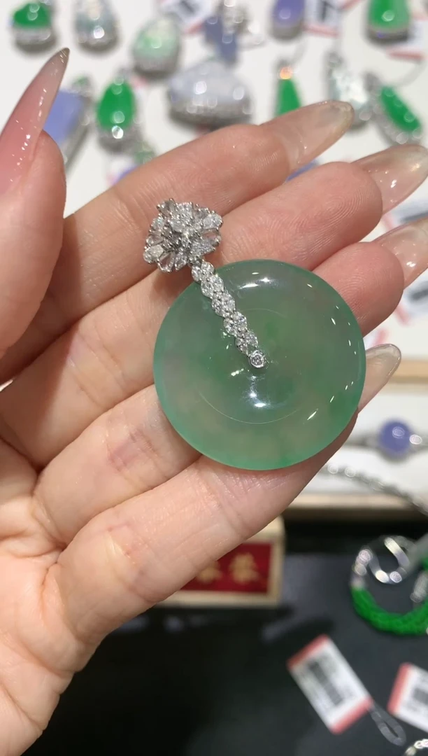 【闪购商品】翡翠吊坠(不含链)18K金镶嵌团购8