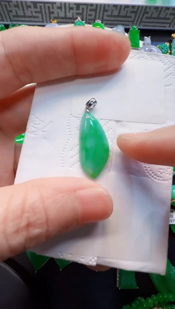 翡翠18K金镶嵌吊坠(不含链)280