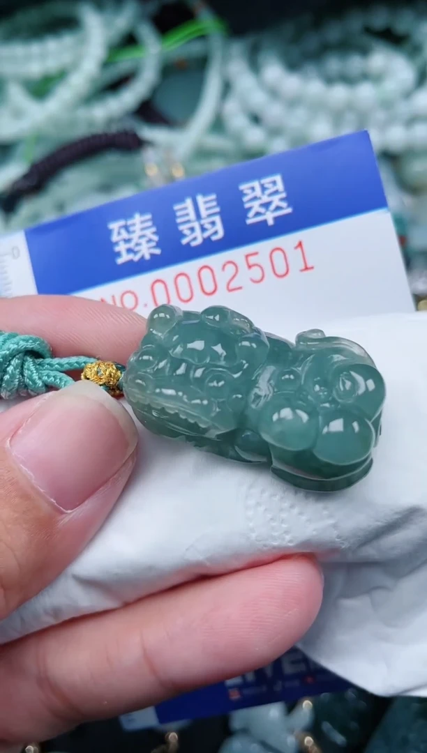 翡翠未镶嵌颈饰.0002501