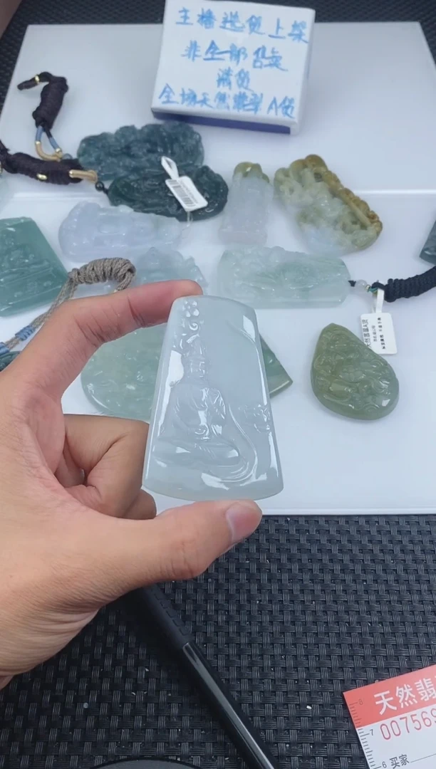 翡翠未镶嵌颈饰