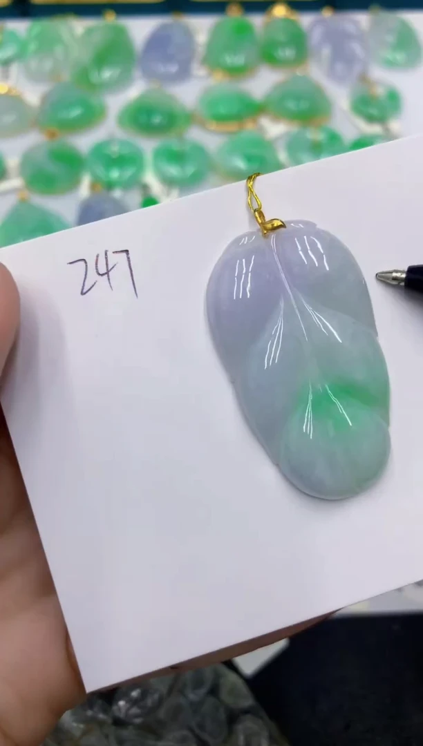 颈饰18K金镶嵌翡翠 翡翠