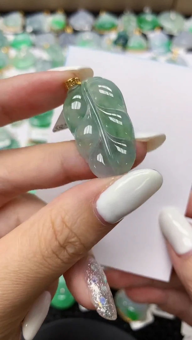 颈饰18K金镶嵌翡翠11111111111